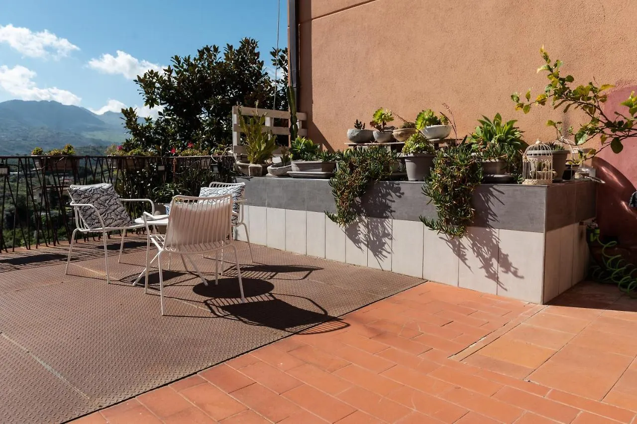 מונריאלה Bnb Casa Rossa