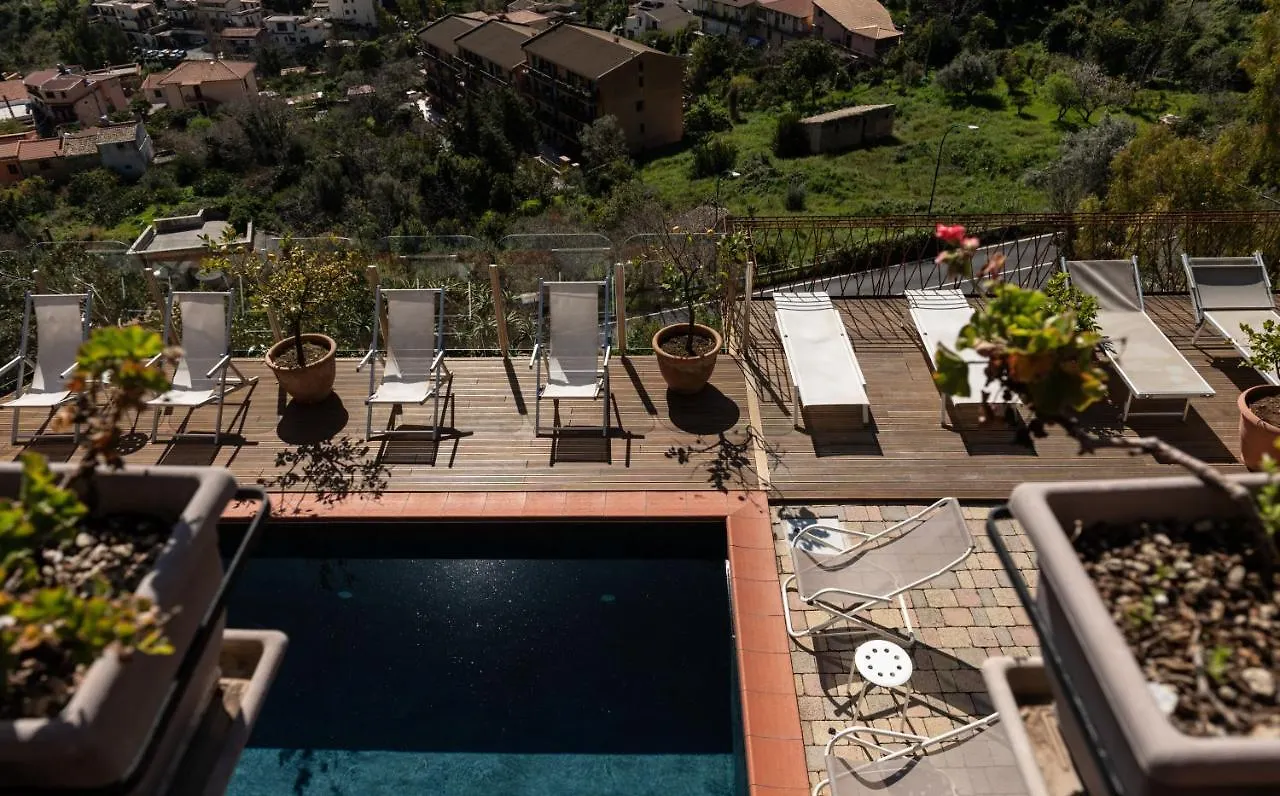מונריאלה Bnb Casa Rossa 3*,  איטליה