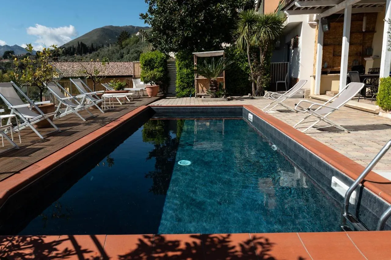לינה וארוחת בוקר מונריאלה Bnb Casa Rossa