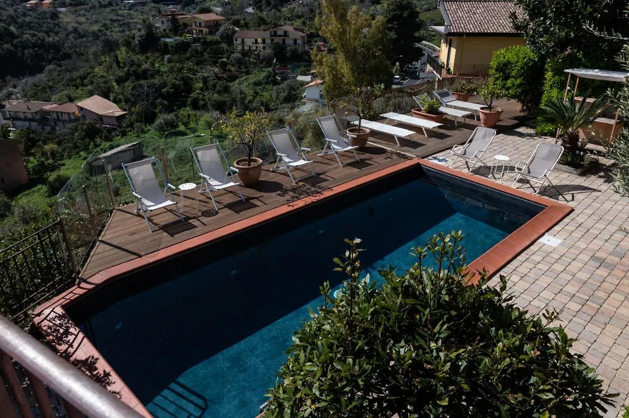 מונריאלה Bnb Casa Rossa