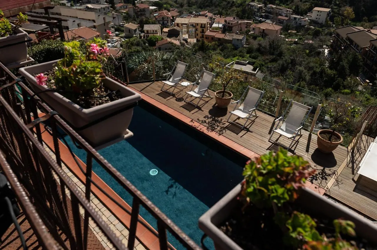 מונריאלה Bnb Casa Rossa