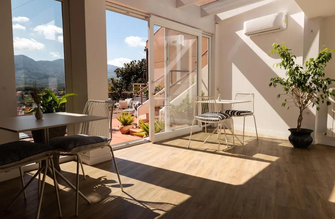 מונריאלה Bnb Casa Rossa