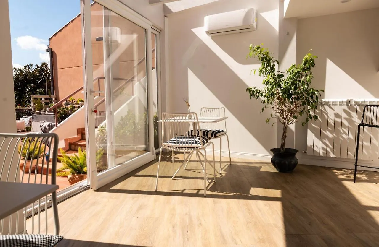 *** לינה וארוחת בוקר מונריאלה Bnb Casa Rossa איטליה