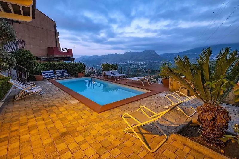 מונריאלה Bnb Casa Rossa