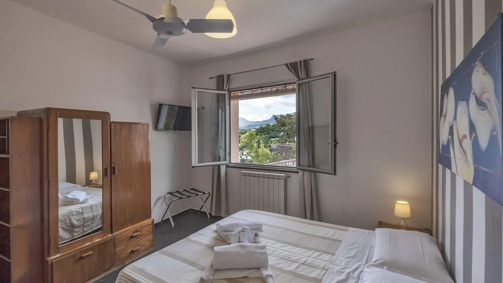 מונריאלה Bnb Casa Rossa לינה וארוחת בוקר