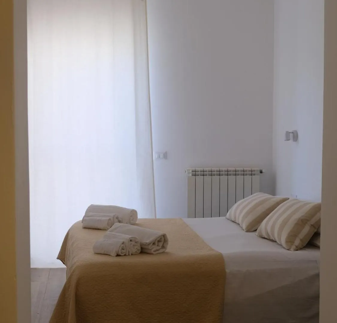 לינה וארוחת בוקר מונריאלה Bnb Casa Rossa