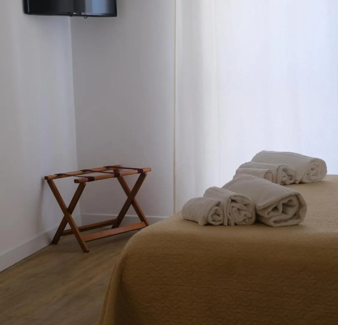 מונריאלה Bnb Casa Rossa לינה וארוחת בוקר