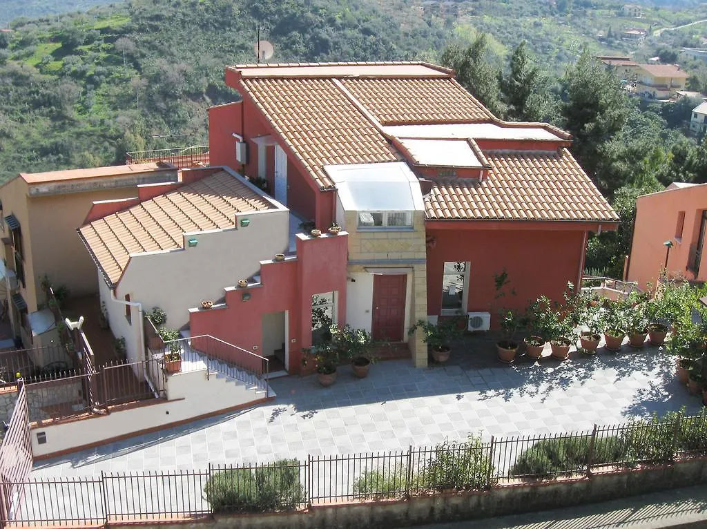 מונריאלה Bnb Casa Rossa