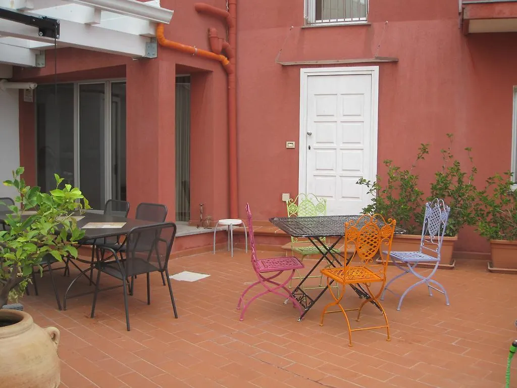 מונריאלה Bnb Casa Rossa 3*,