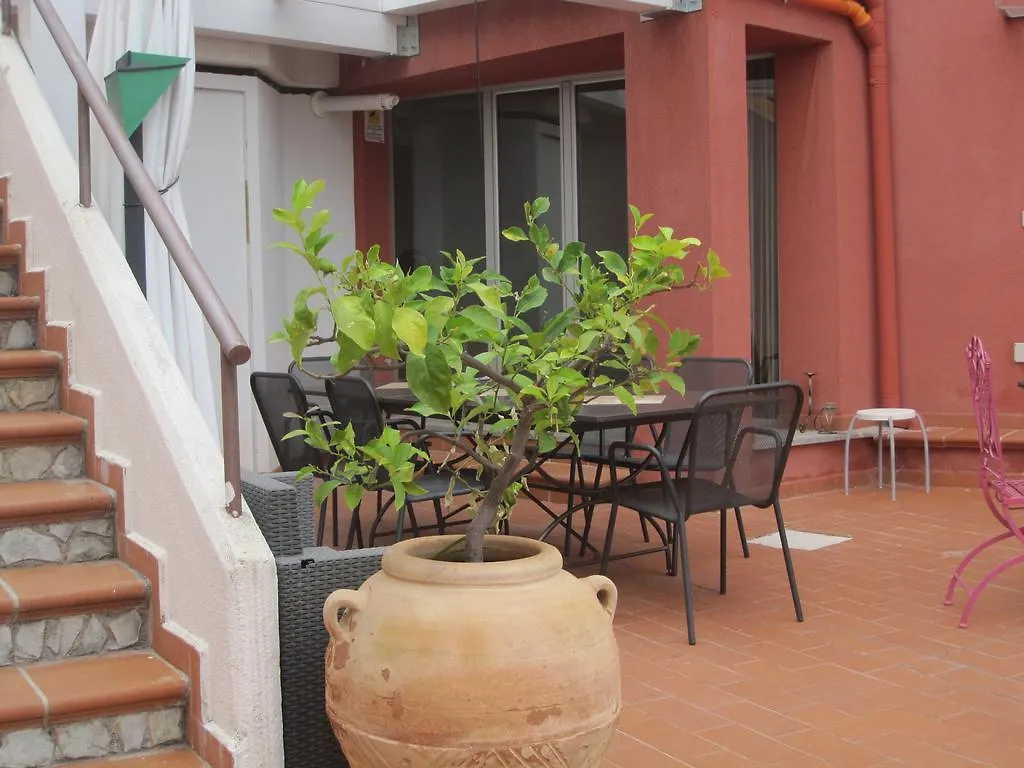 מונריאלה Bnb Casa Rossa לינה וארוחת בוקר