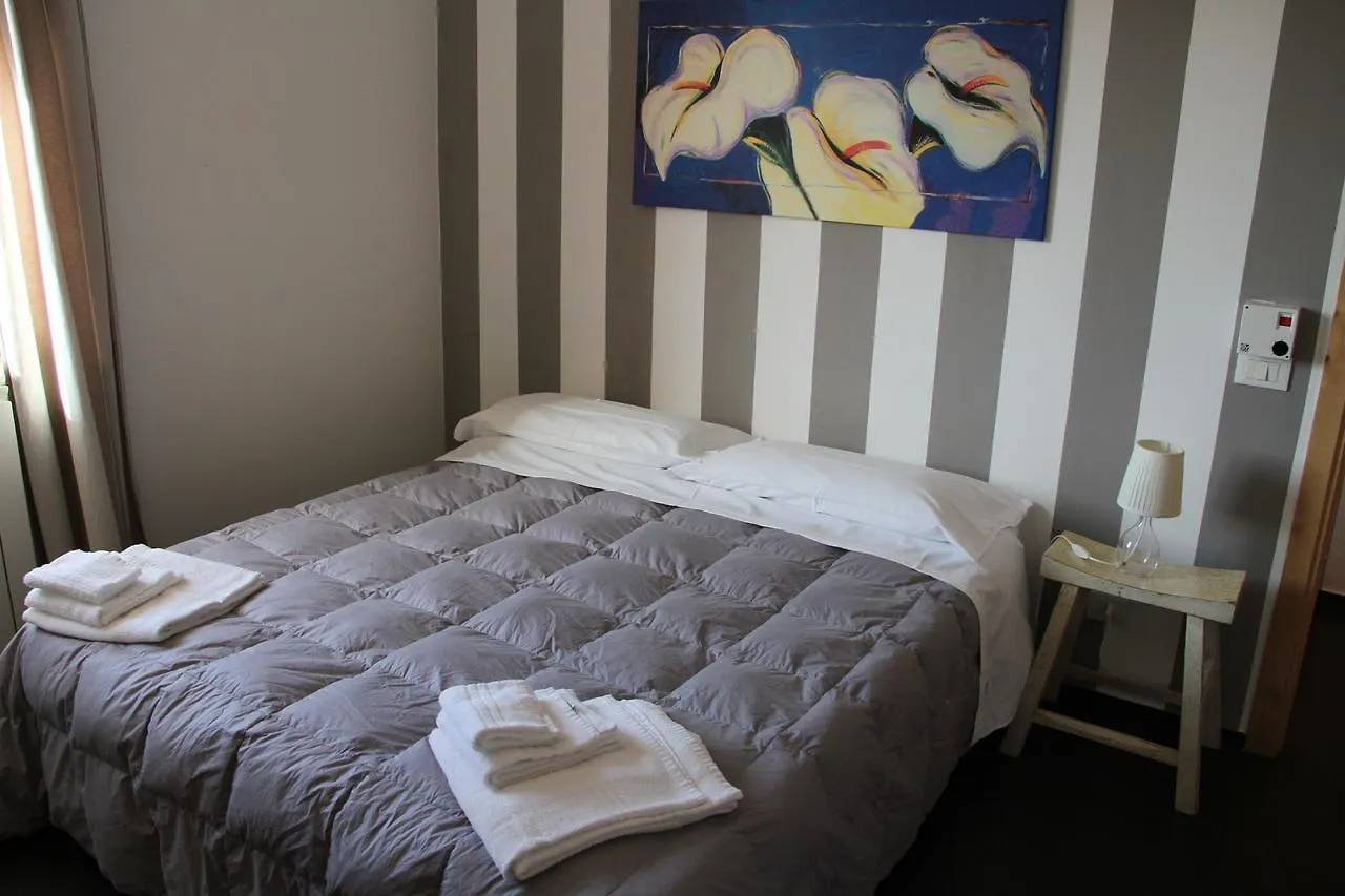 מונריאלה Bnb Casa Rossa