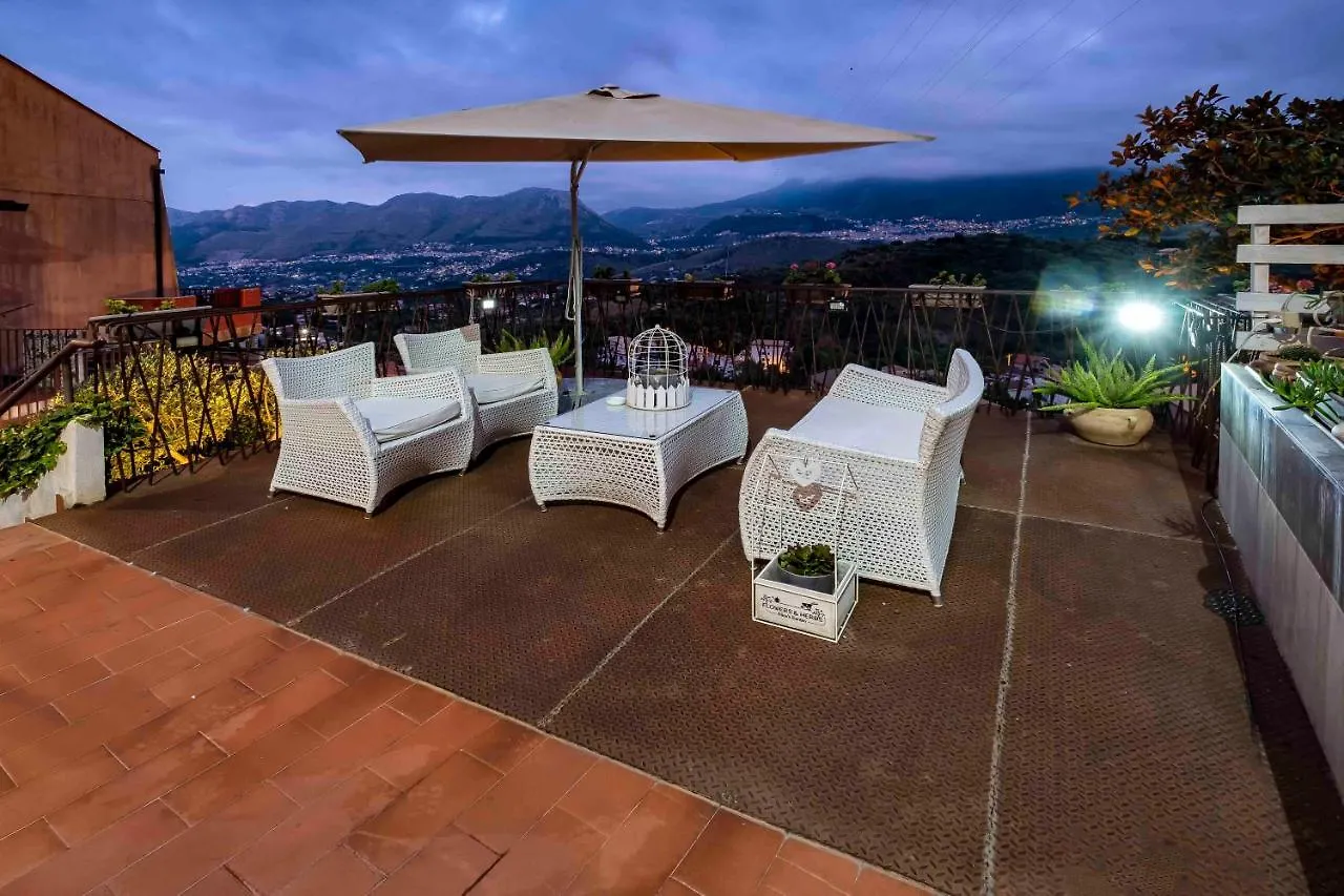 מונריאלה Bnb Casa Rossa