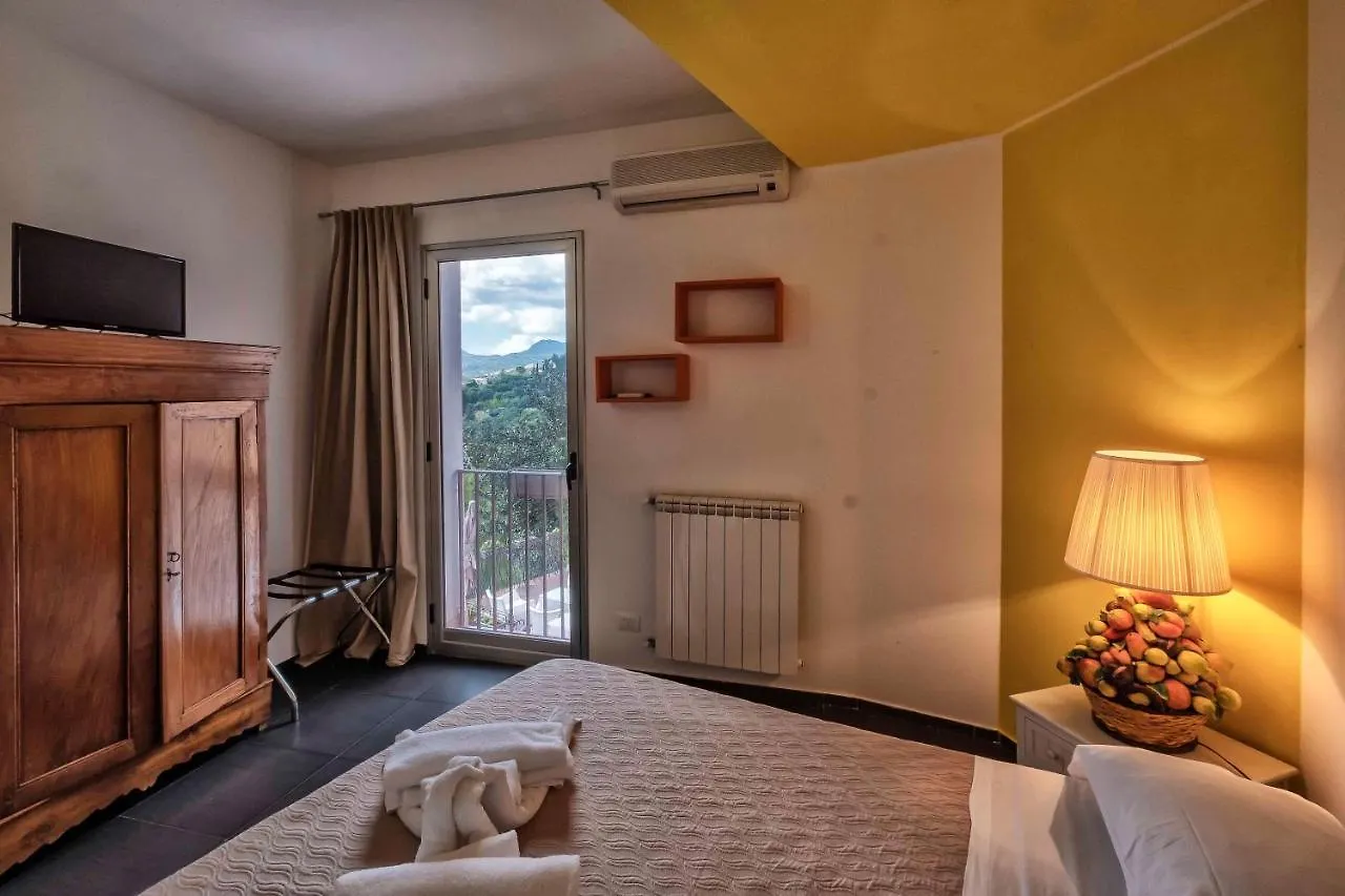 מונריאלה Bnb Casa Rossa לינה וארוחת בוקר