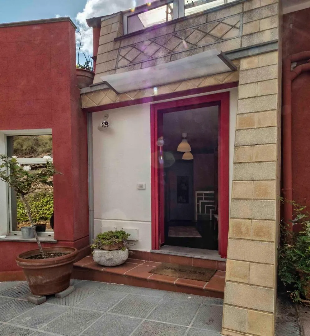 מונריאלה Bnb Casa Rossa