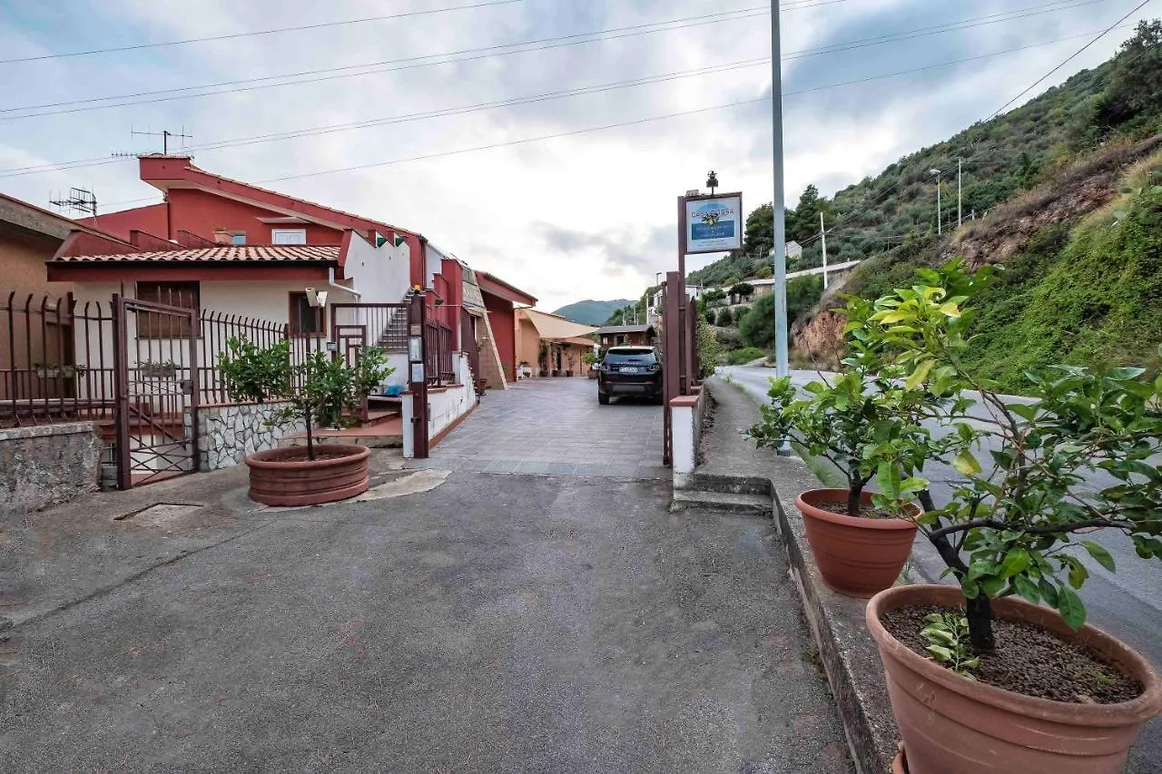 לינה וארוחת בוקר מונריאלה Bnb Casa Rossa