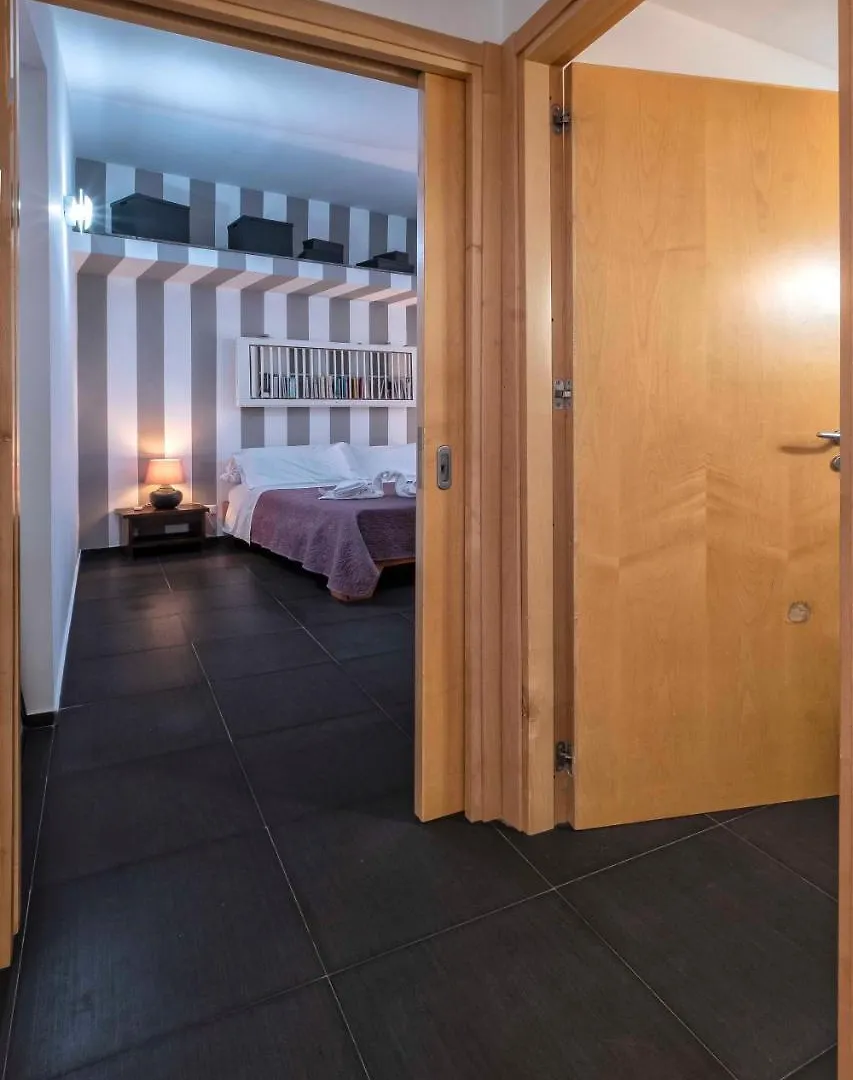 לינה וארוחת בוקר מונריאלה Bnb Casa Rossa