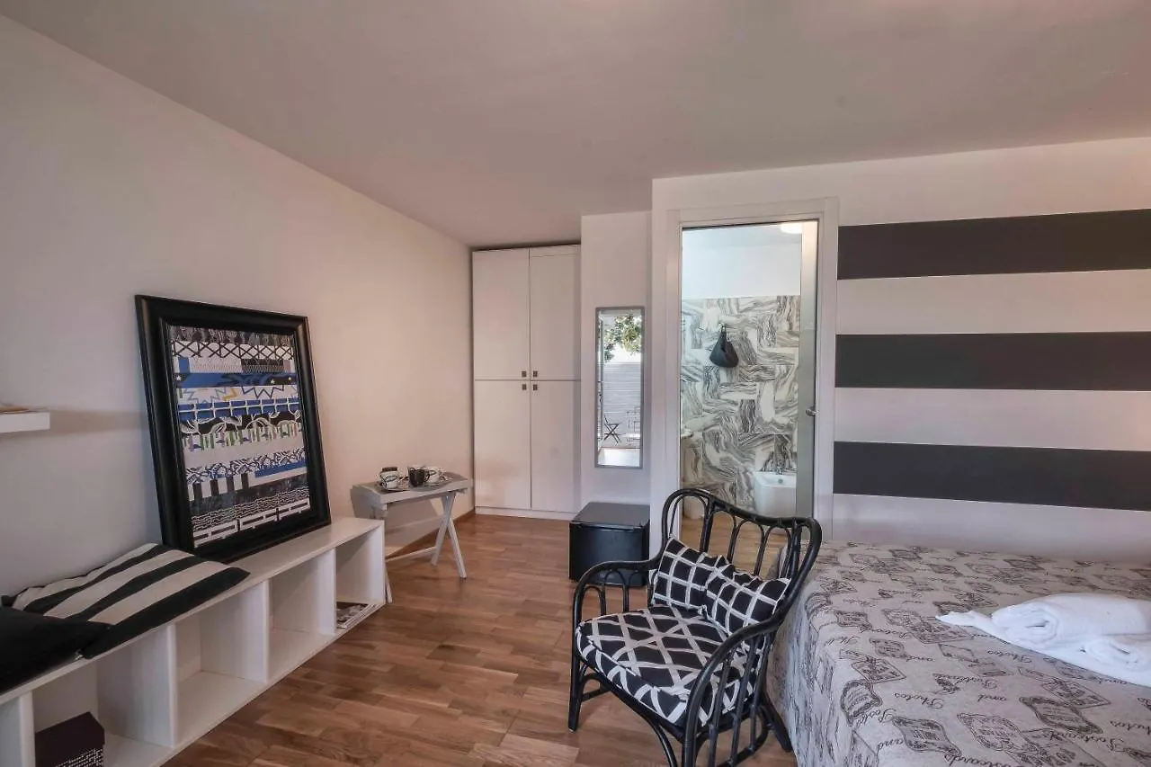 מונריאלה Bnb Casa Rossa איטליה