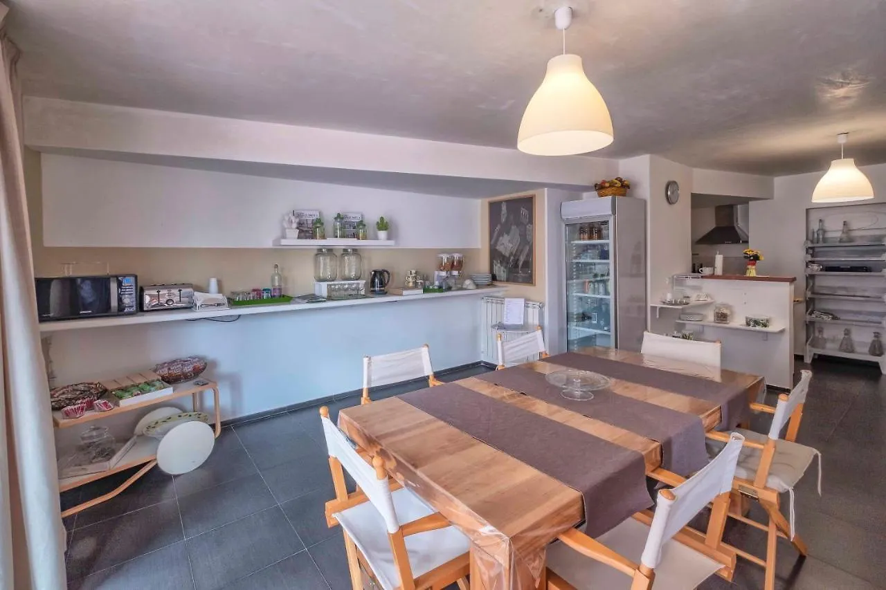 מונריאלה Bnb Casa Rossa