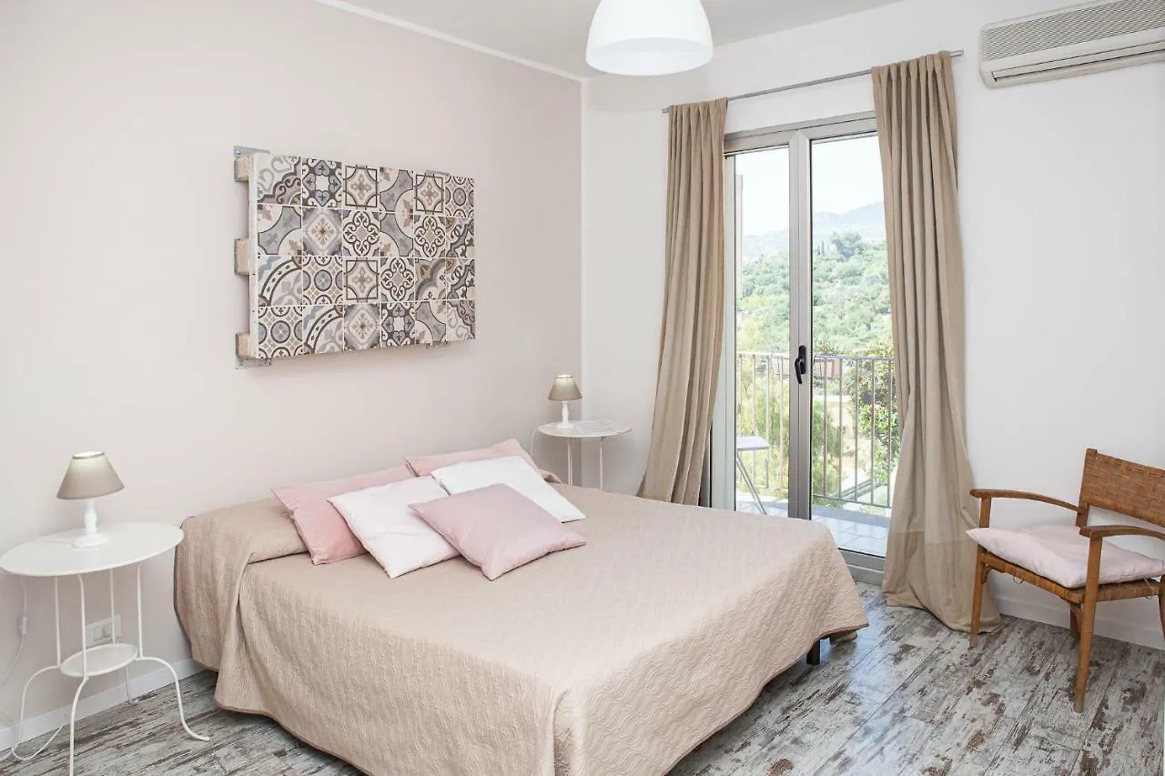 מונריאלה Bnb Casa Rossa 3*,